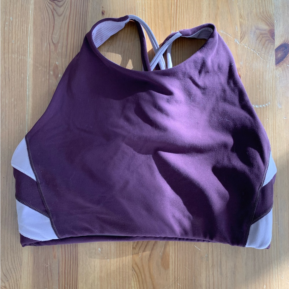Maroon athleta sports bra with a crisscrossed back. Super comfortable and cute!